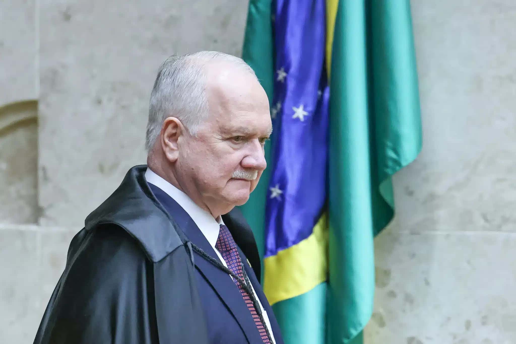 Ministro Edson Fachin em sessão plenária do STF