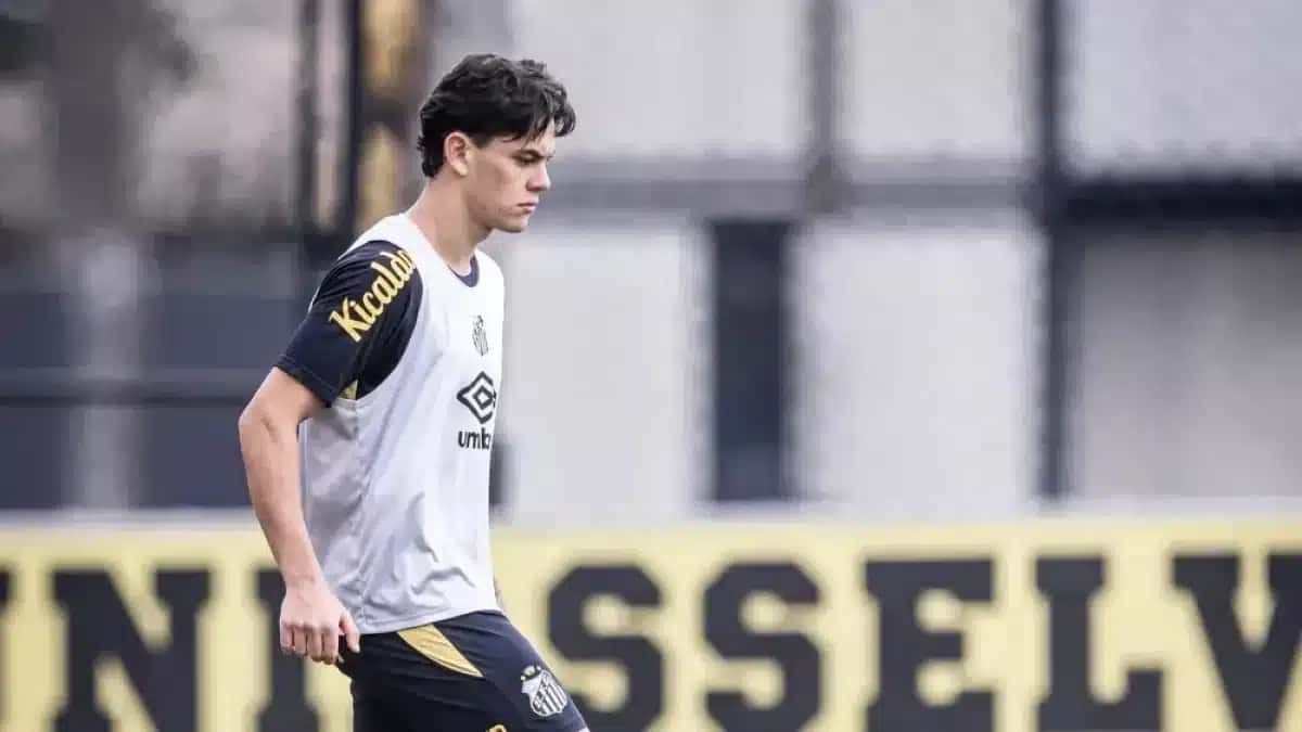 JP Chermont em treino do Santos
