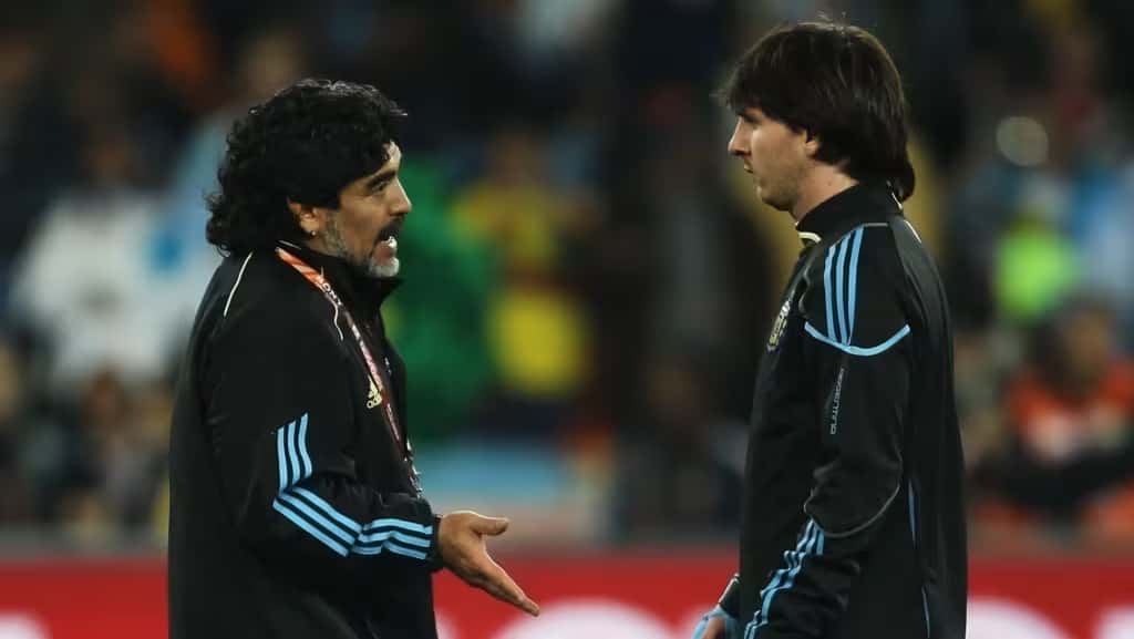 Maradona, então técnico da Argentina, e Lionel Messi na Copa do Mundo de 2010