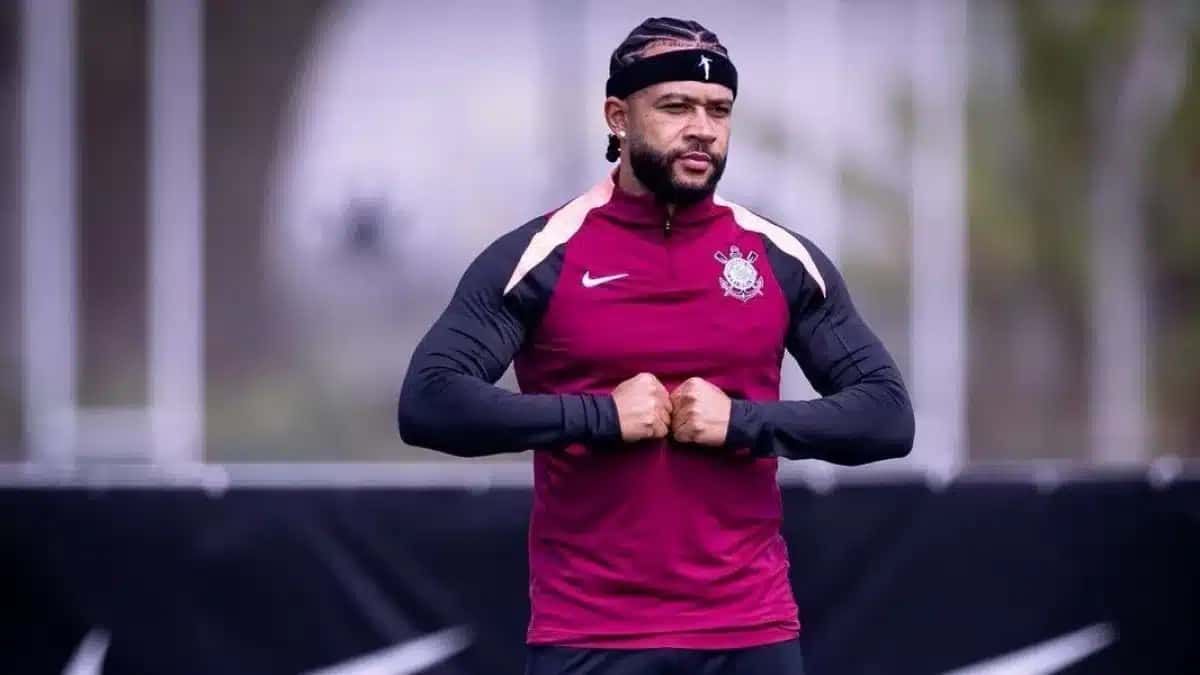 Memphis em treino do Corinthians