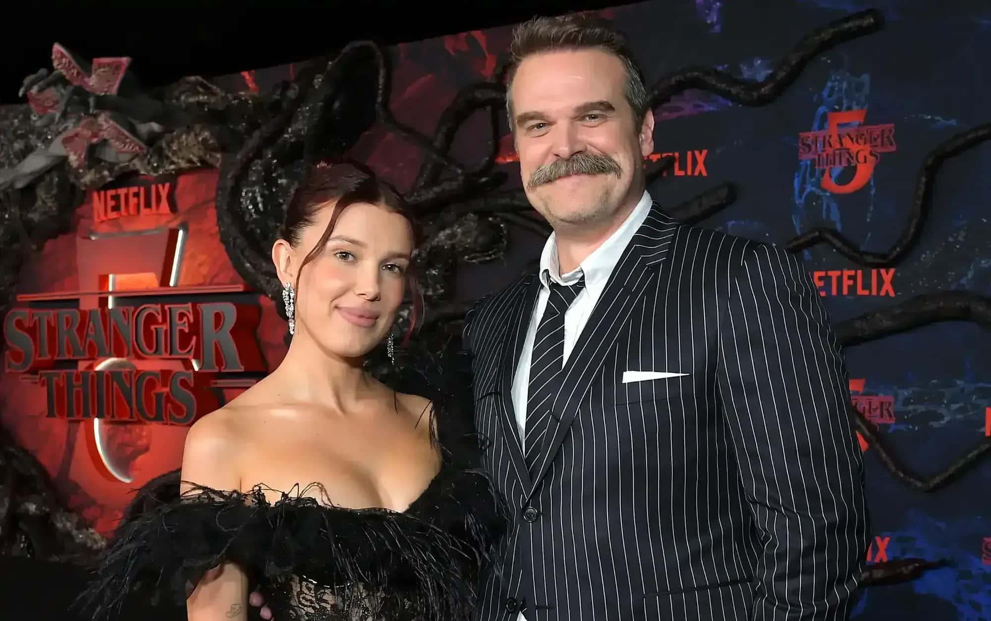 Millie Bobby Brown e David Harbour na estreia da última temporada de “Stranger Things” após polêmica