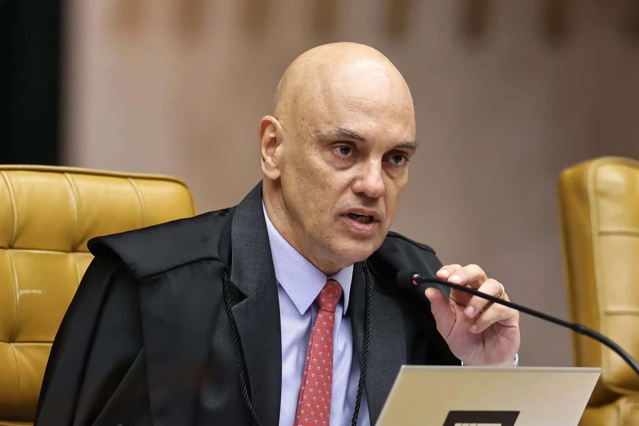 O ministro Alexandre de Moraes durante sessão plenária do STF