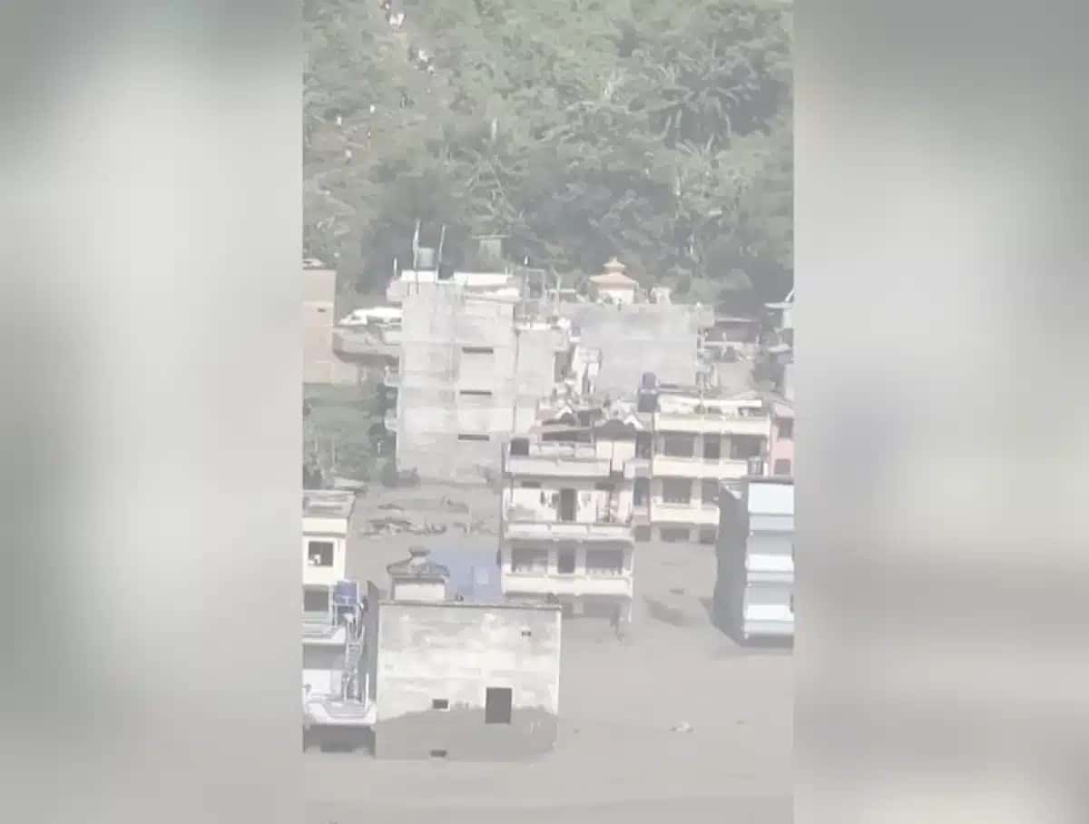 Imagens captadas de um helicóptero mostram inundações no distrito de Rasuwa, no norte do Nepal