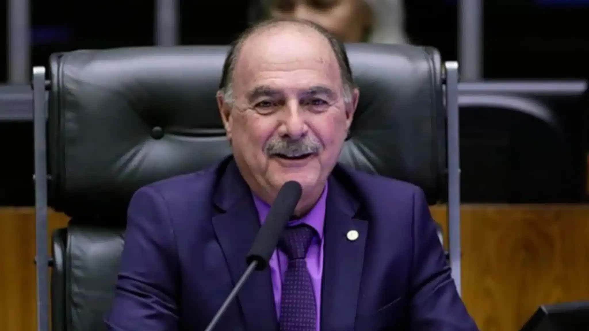 Dr. Zacharias Calil, de 72 anos, é candidato do MDB (Movimento Democrático Brasileiro) ao Senado Federal por Goiás nas eleições de 2026