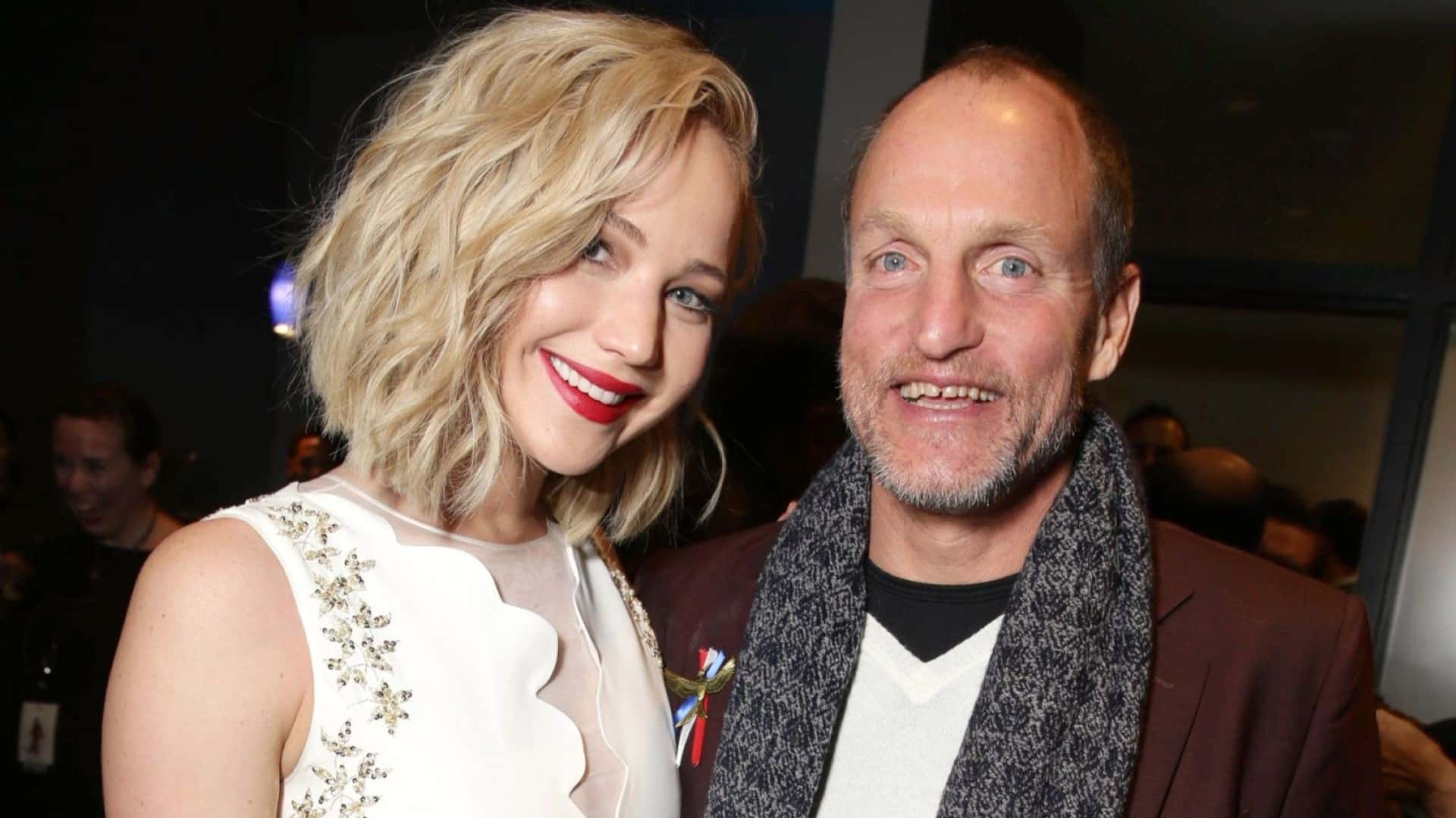 Jennifer Lawrence e Woody Harrelson na estreia de "Jogos Vorazes: A Esperança – Parte 2", em Los Angeles, em 2015 | Foto: Eric Charbonneau/Getty Images for Lionsgate