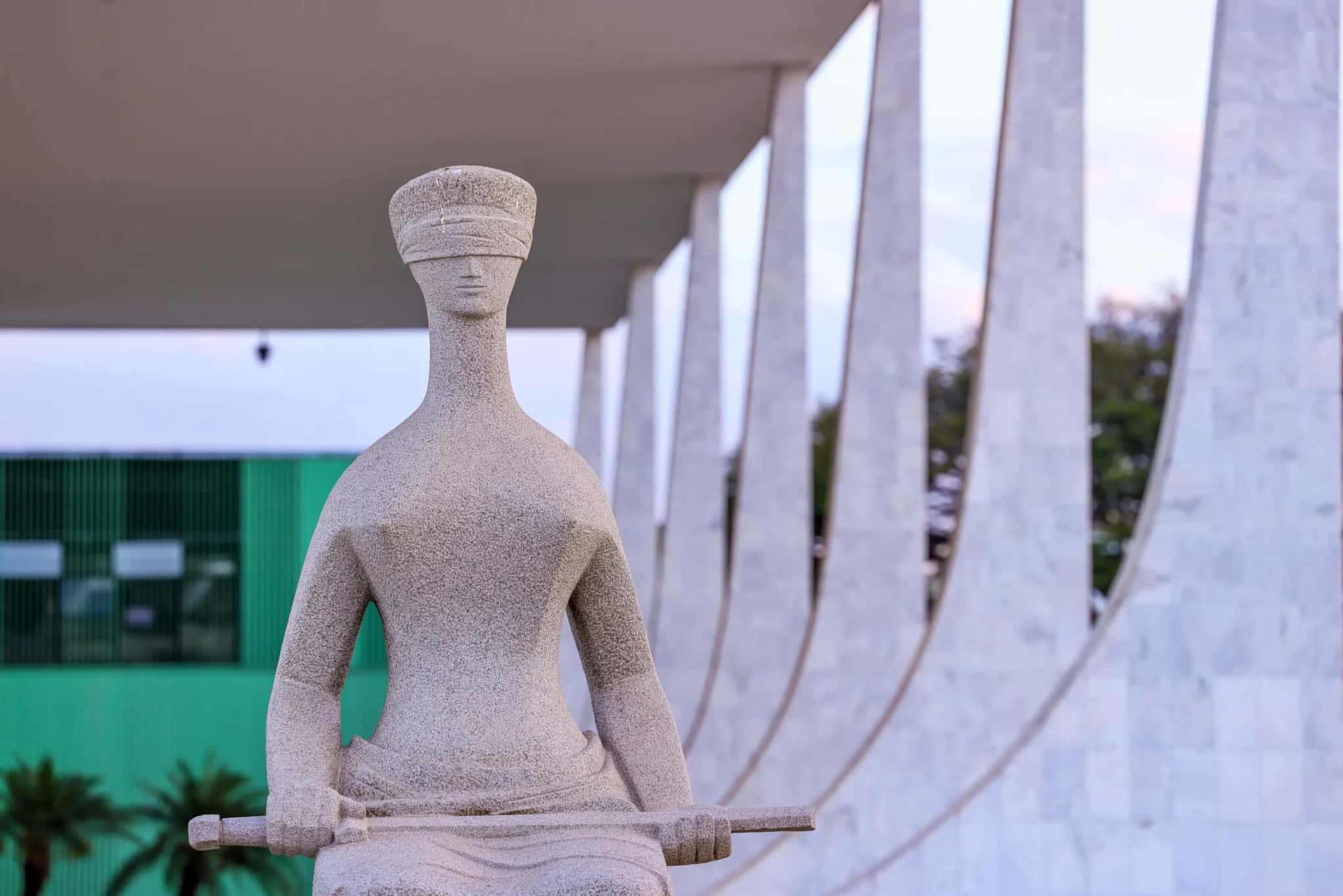 Bolsa Família terá regra de transição de dois anos, diz campanha de Flávio.