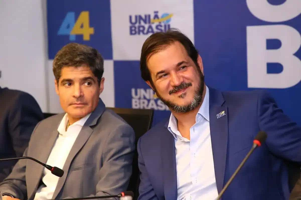 Rueda e ACM Neto, os caciques do União Brasil, podem ficar em lados opostos durante a tramitação da PEC do fim da jornada 6x1 | Foto: Tauan Alencar/União Brasil