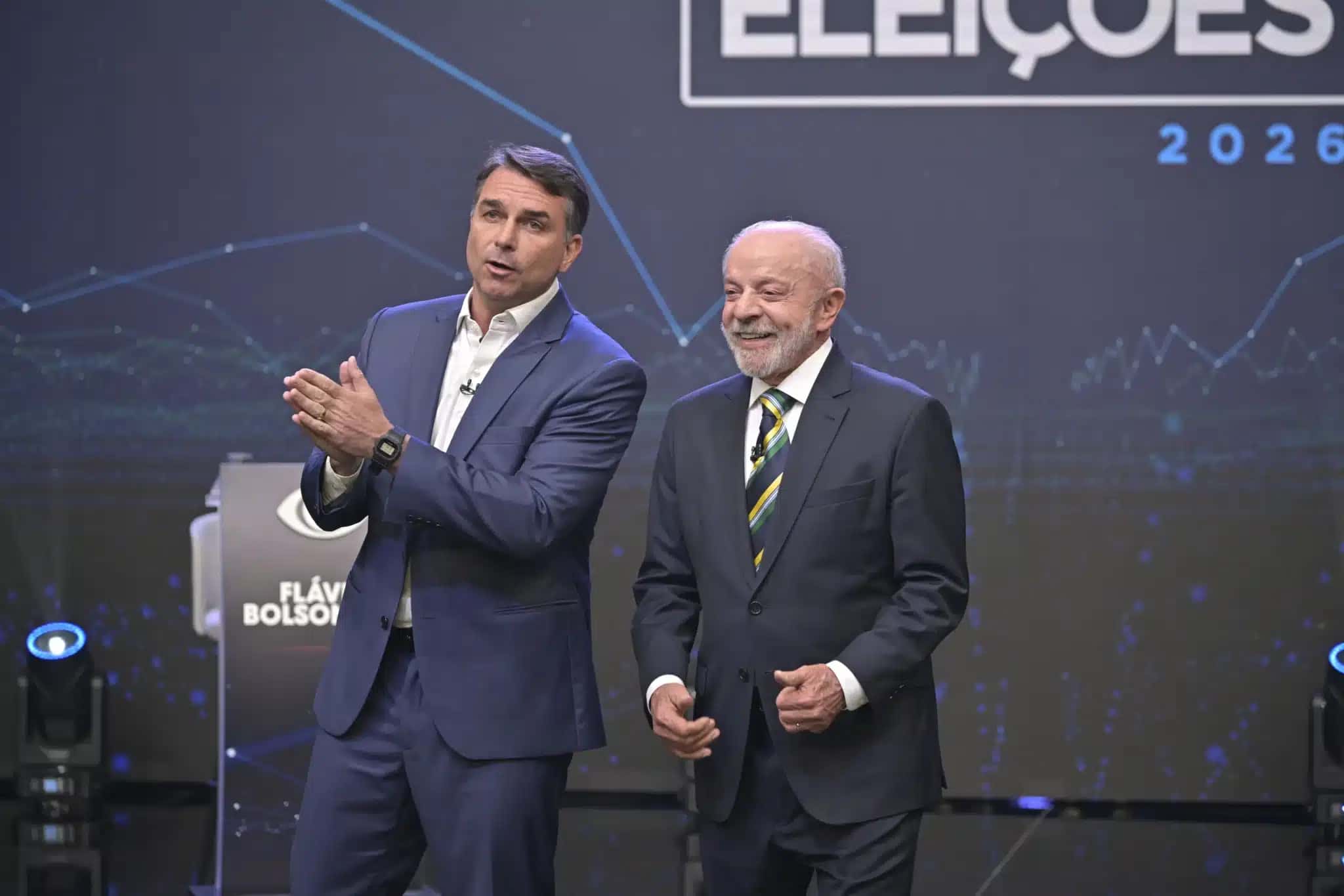 Flávio Bolsonaro (PL) e Lula (PT) participaram do debate presidencial deste domingo (18), promovido pela Band em São Paulo