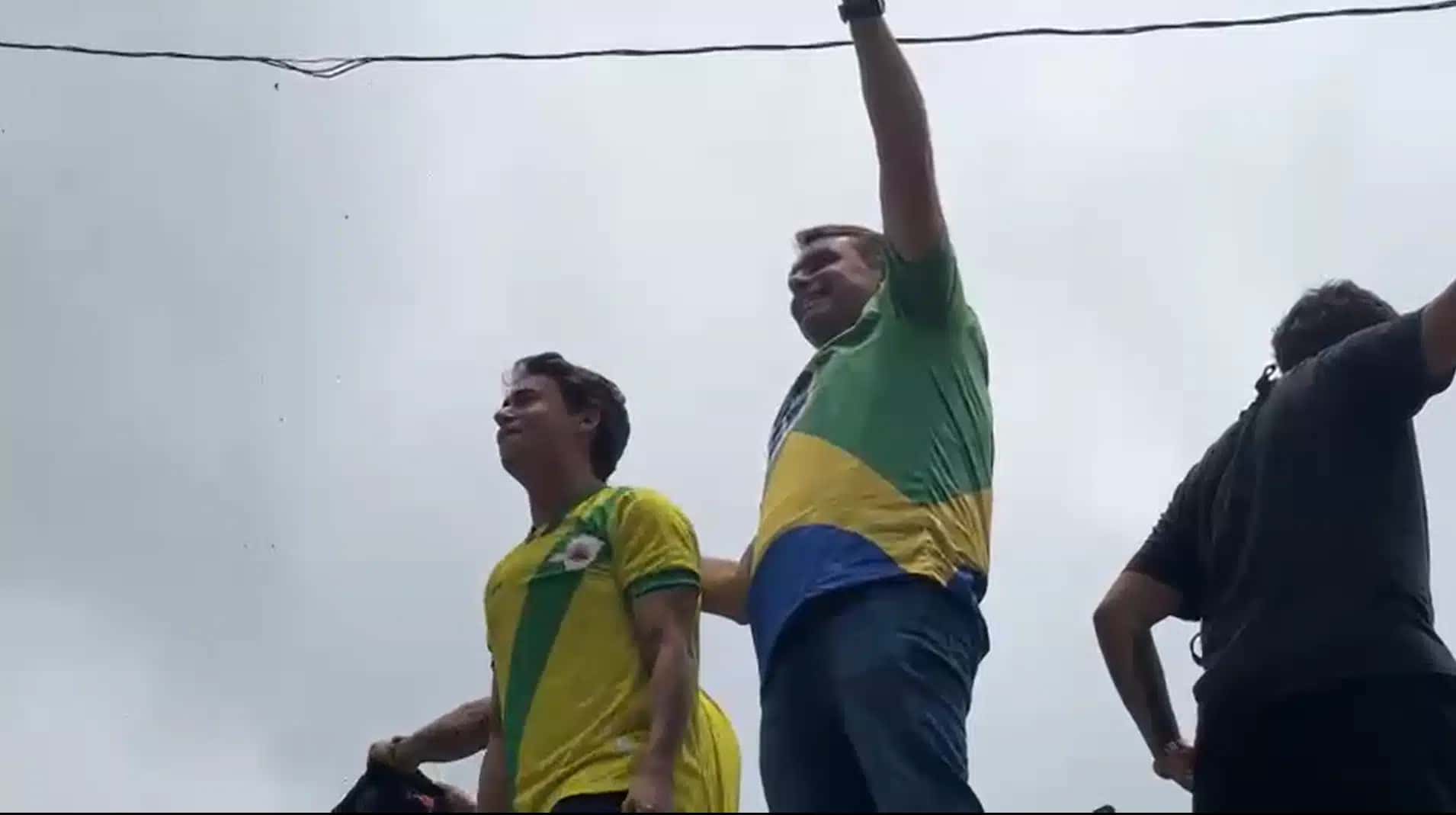 Flávio Bolsonaro participa de ato em Belo Horizonte (MG).