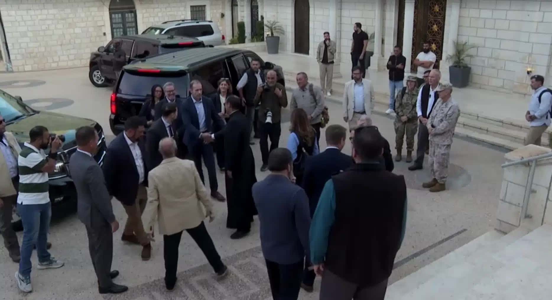 Autoridades dos EUA visitam vila palestina alvo de ataques de colonos israelenses