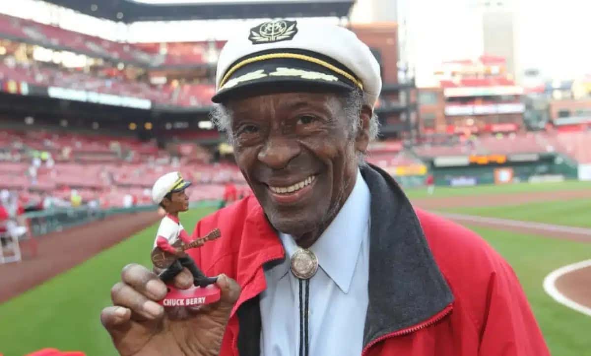Chuck Berry completaria 100 anos: conheça a história da lenda que moldou o rock.