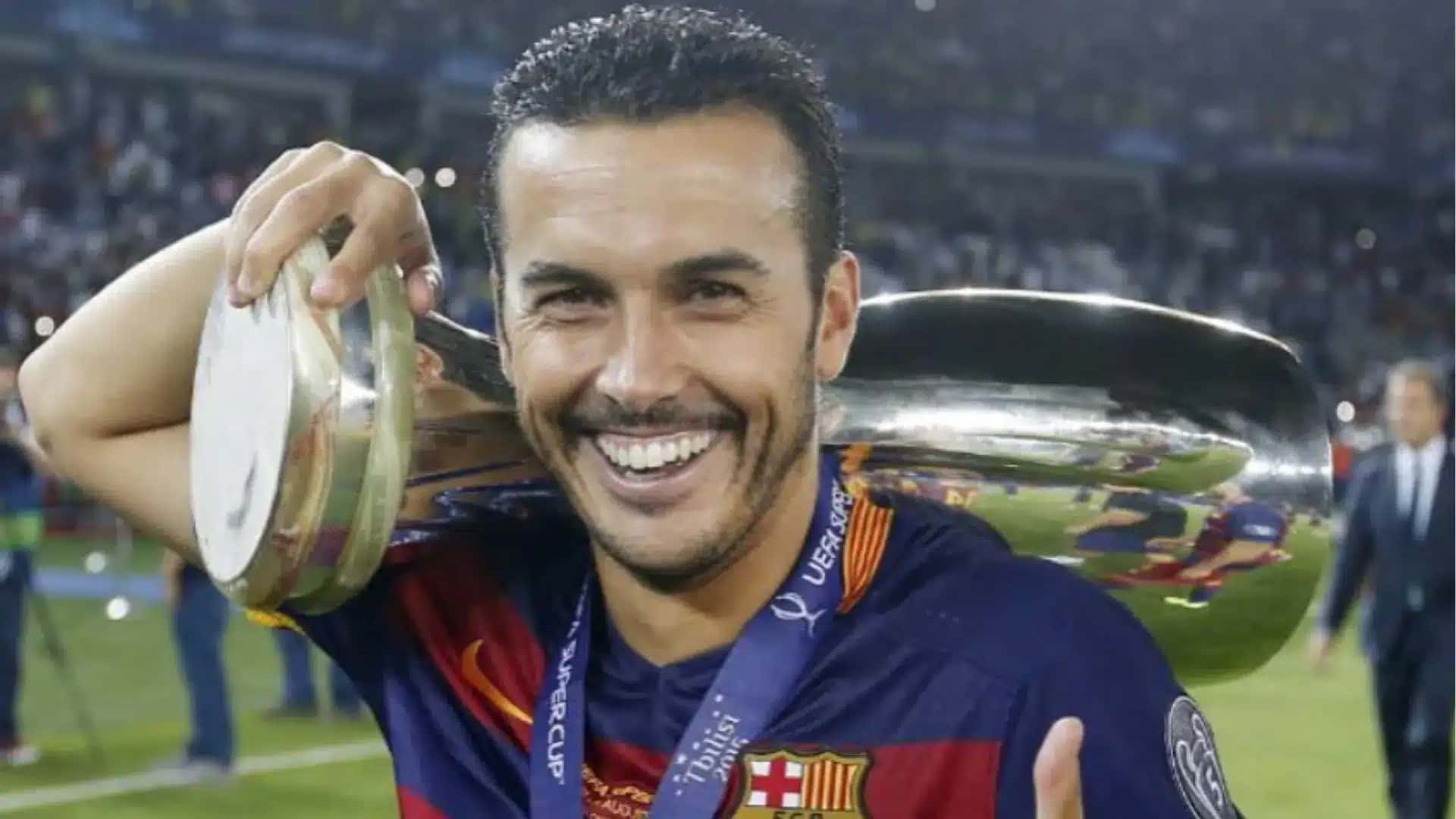 Pedro, ex-atacante do Barcelona, campeão da Super Copa da UEFA