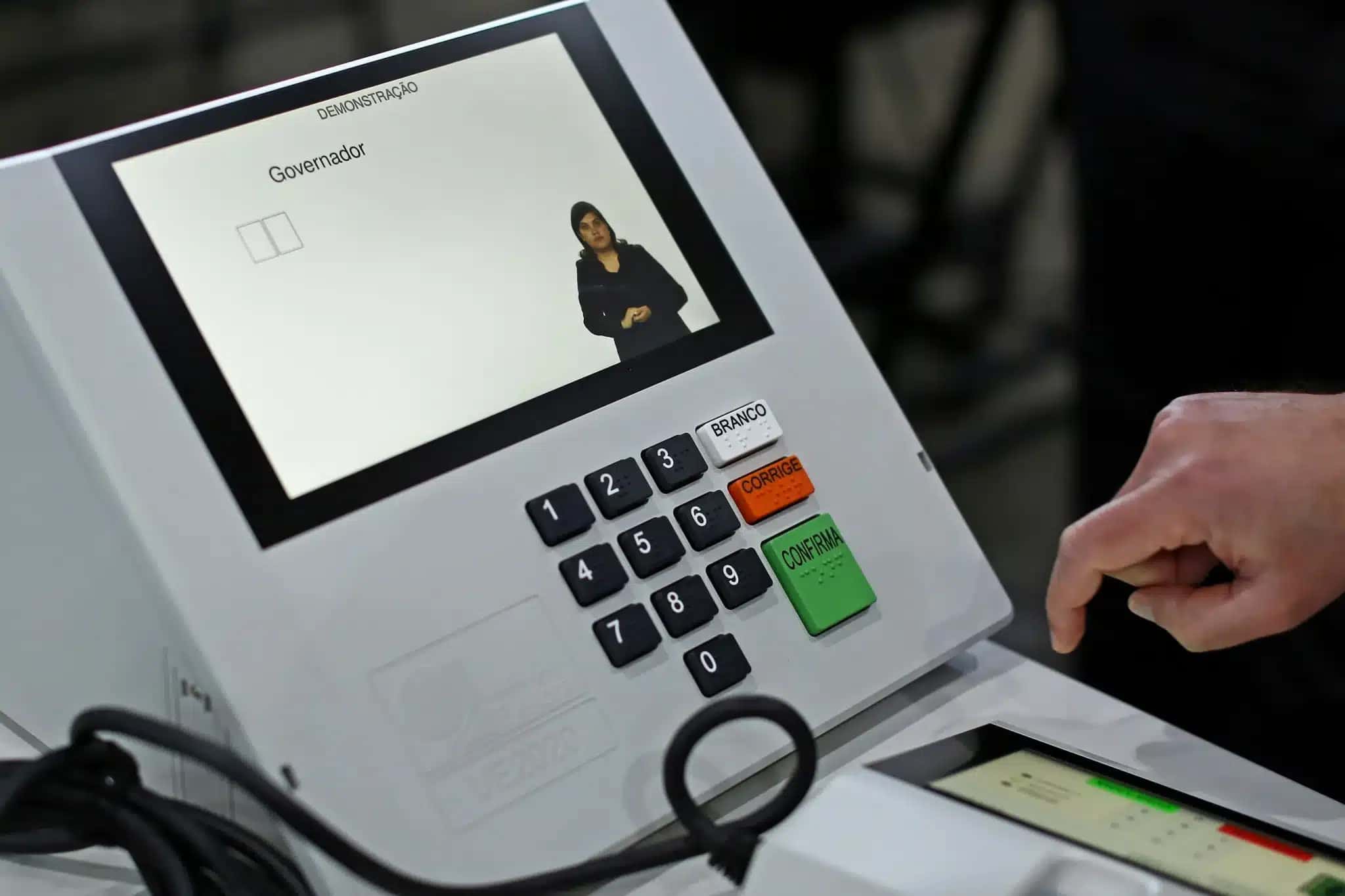 Demonstração da urna eletrônica | Foto: Getty Images