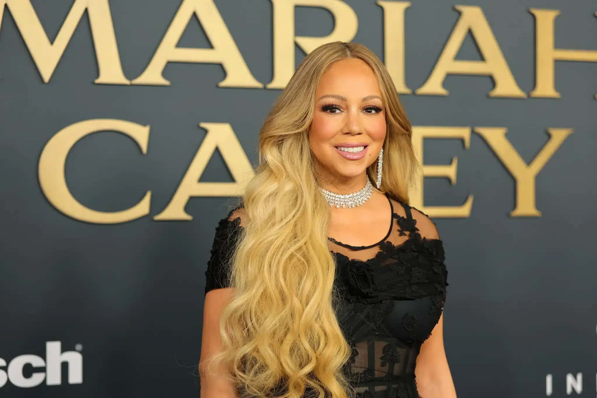 Mariah Carey recebeu o prêmio Pessoa do Ano da MusiCares no Los Angeles Convention Center.