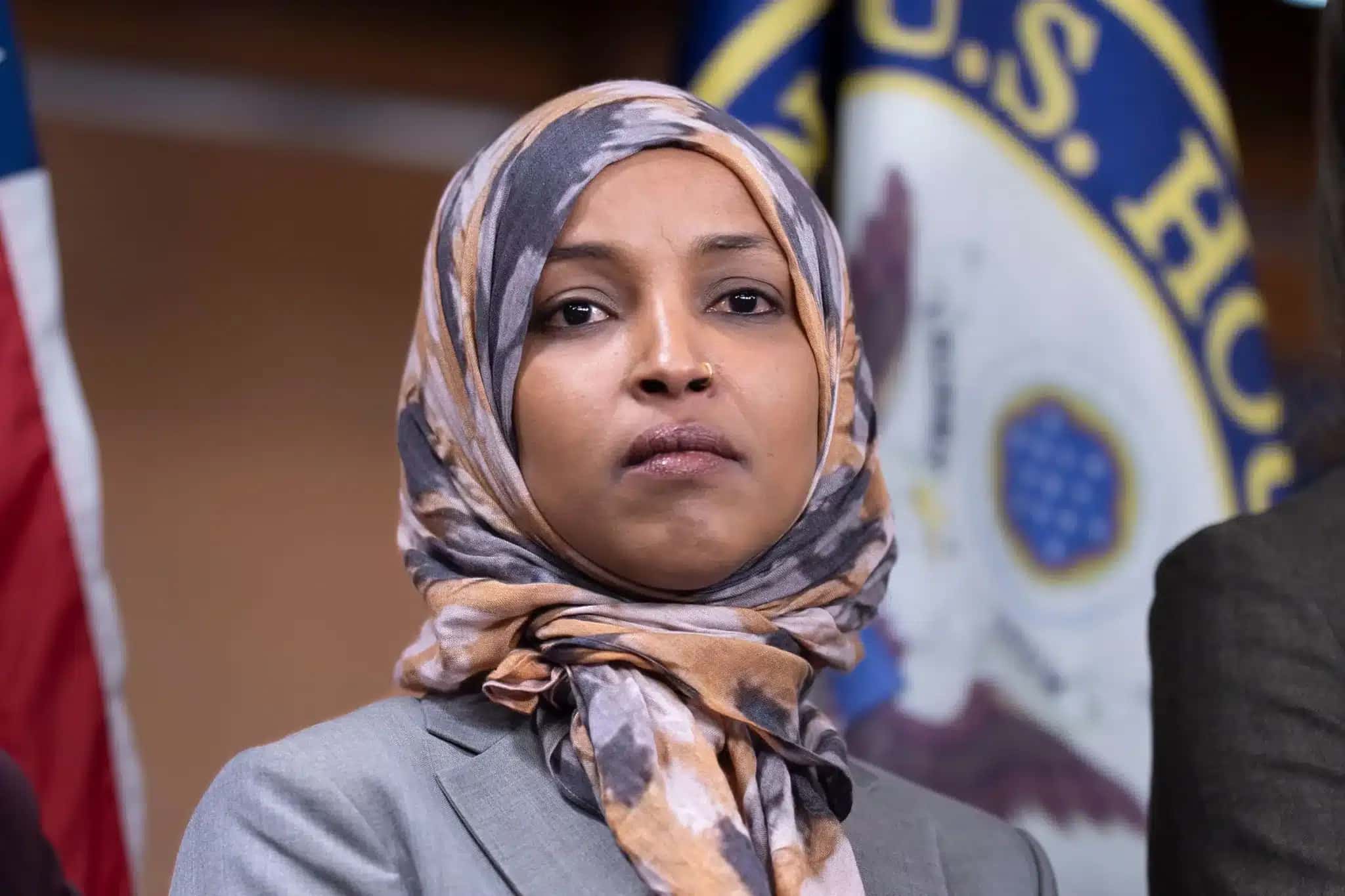 Na foto, a deputada Ilhan Omar no Capitólio dos EUA em janeiro.