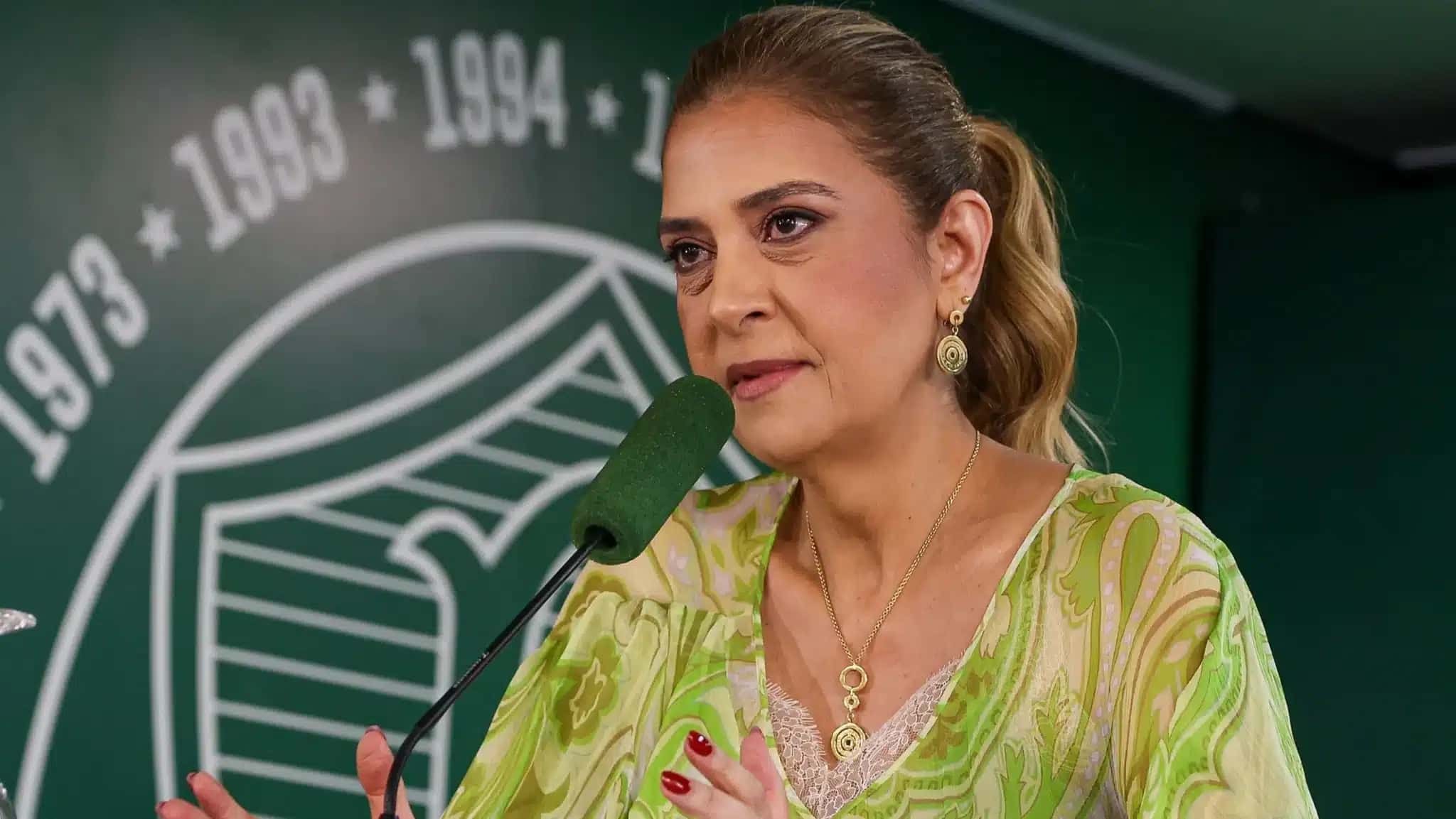 Leila Pereira durante coletiva