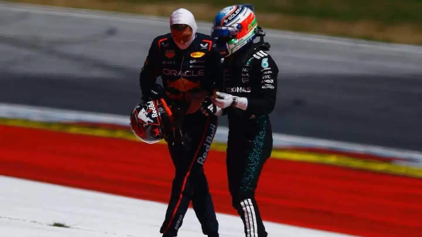 Max Verstappen e Kimi Antonelli após colisão.