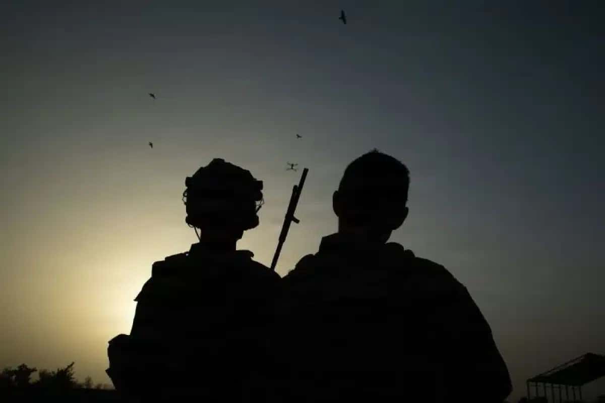 Soldados do Exército dos EUA realizam treinamento com sistemas aéreos não tripulados em abril de 2026.