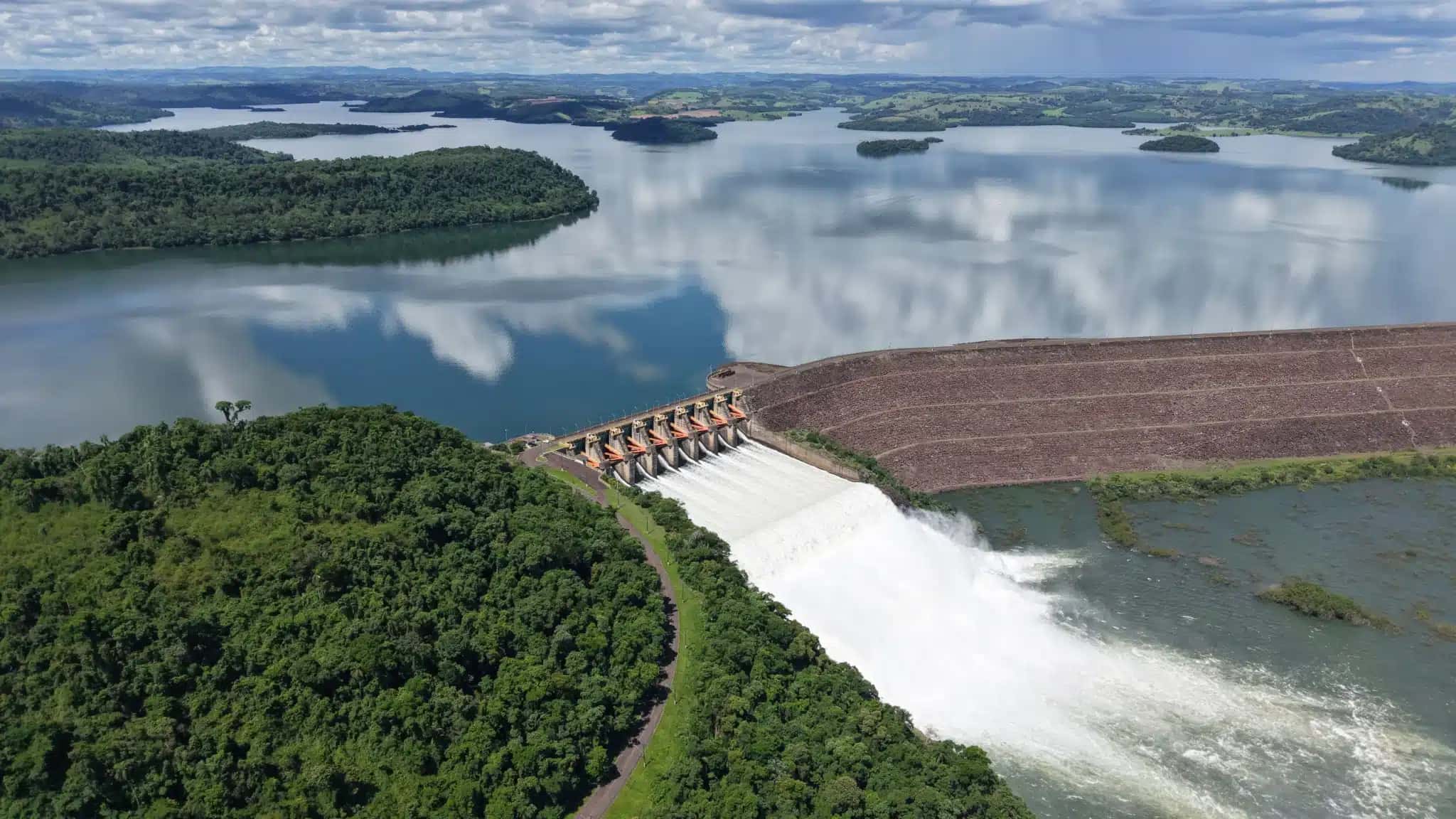 Usina de Salto Santiago, no Paraná.