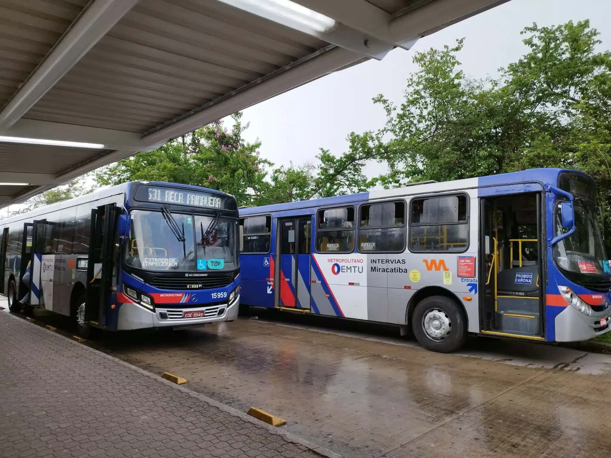 Ônibus intermunicipais no Terminal Capão Redondo, na zona sul de São Paulo.