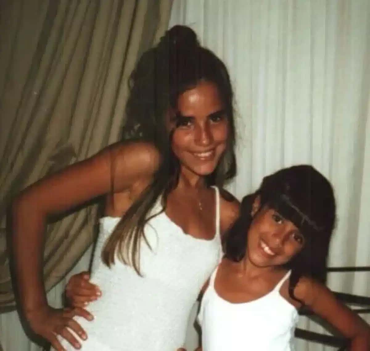 Wanessa homenageia a irmã Camilla Camargo por mais um ano de vida.