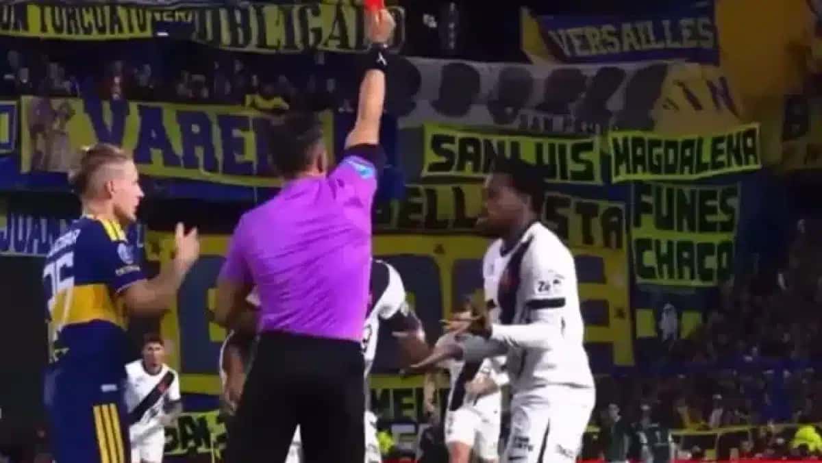 Andrés Gomez é expulso em Boca x Vasco, pela Sul-Americana