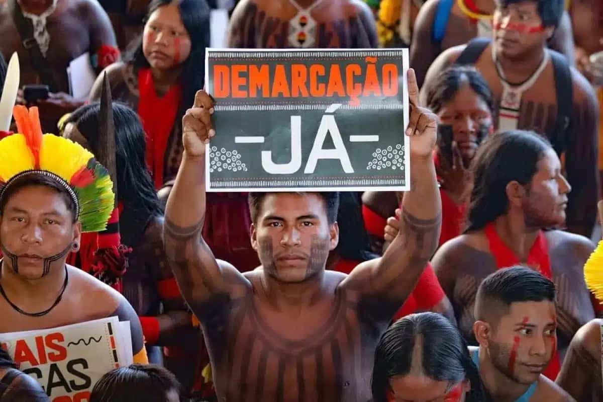Indígenas protestam contra o Marco Temporal na 20ª edição do Acampamento Terra Livre | Foto: Apib/ Isaka Hunikui