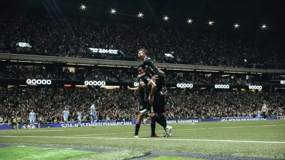 Jogadores do Atlético-MG comemoram um dos gols contra o City Torque