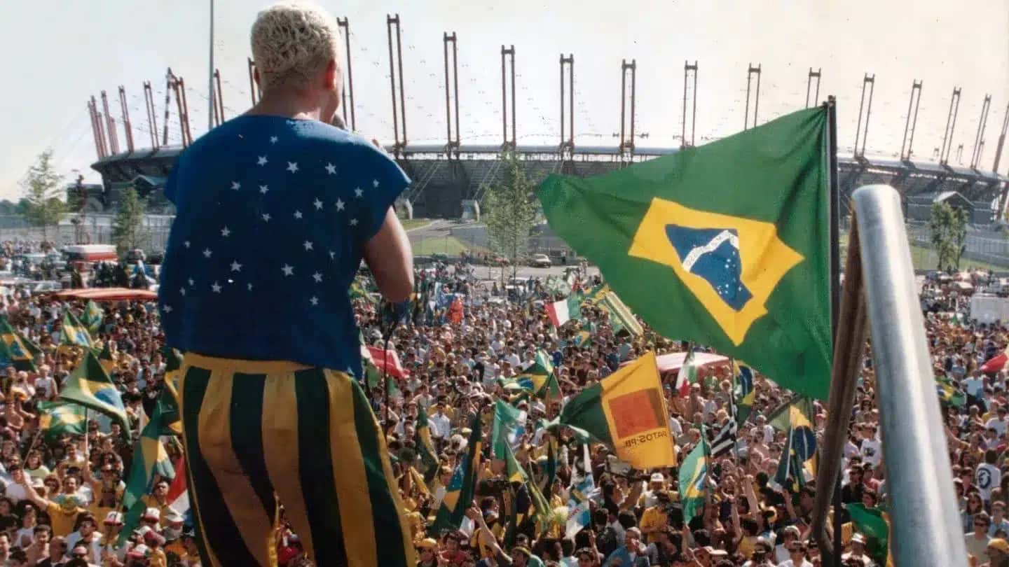 Netinho no trio elétrico com a Banda Beijo em Turim, na Itália, durante a Copa de 1990