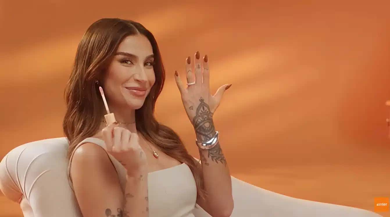 Boca Rosa em vídeo da campanha “Relacionamento Financeiro” do Inter.