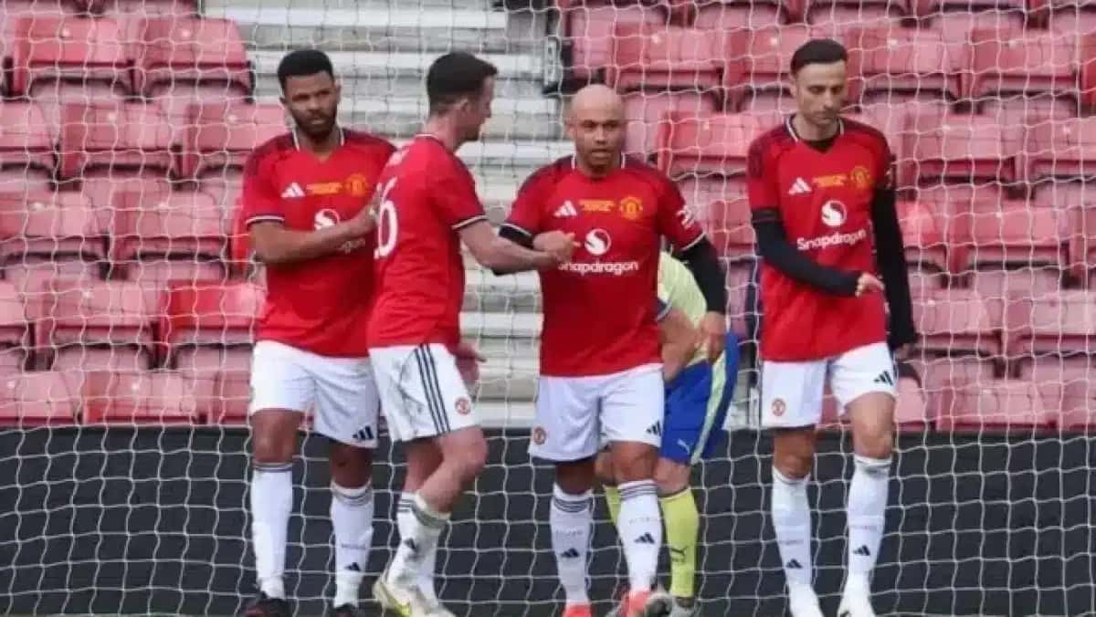 Lendas do United em confronto amistoso