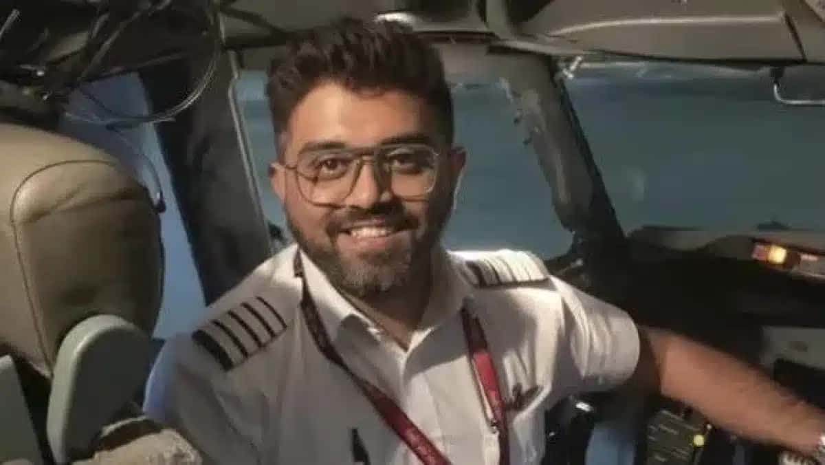 Ministério das Relações Exteriores de Israel divulga foto do comandante da FlyDubai que salvou 174 vidas.