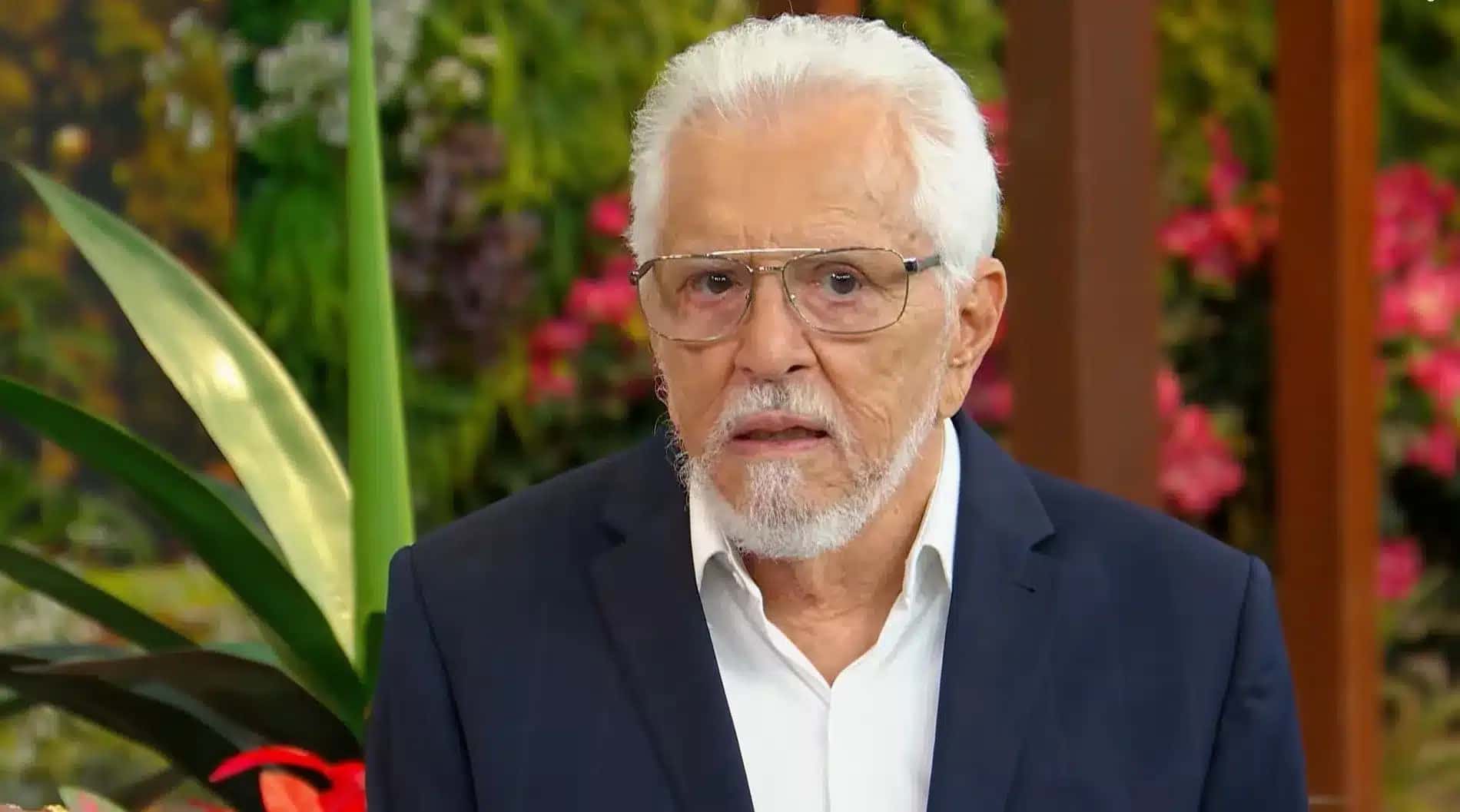 Carlos Alberto de Nóbrega é apresentador de “A Praça é Nossa”, no SBT.