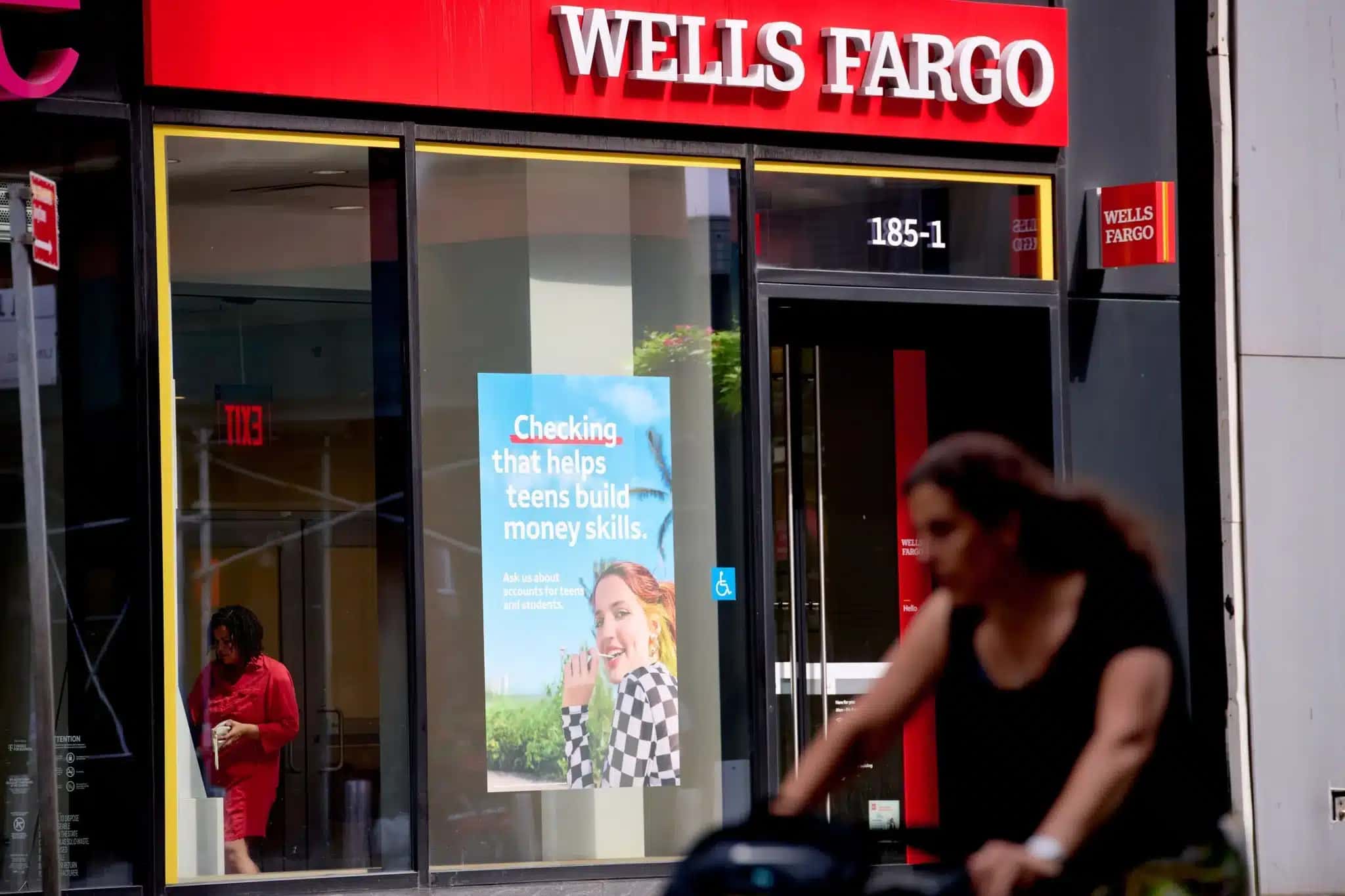 Uma agência do banco Wells Fargo em Nova York.