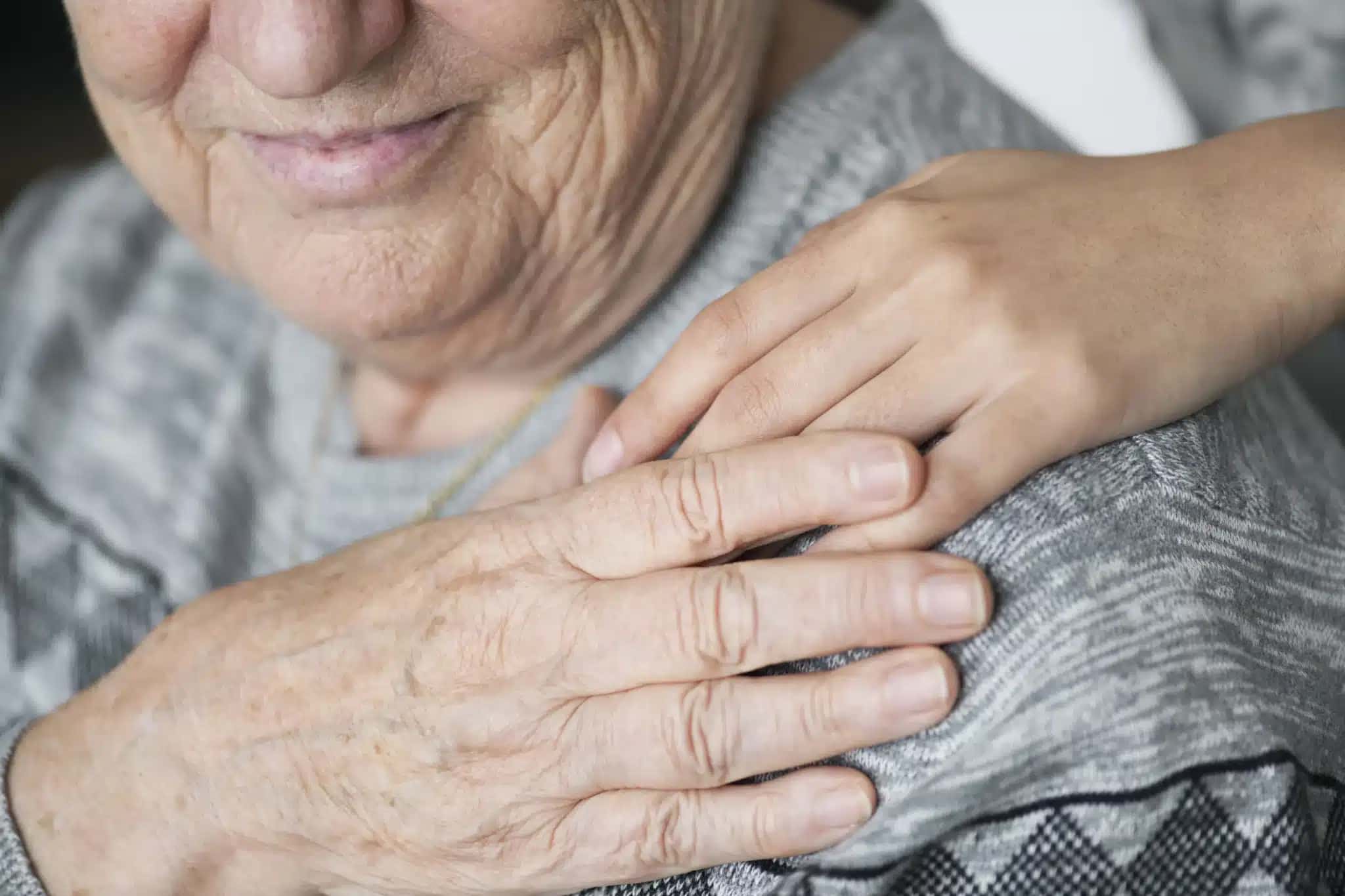 Um estudo apontou que uma em cada seis mulheres na pós-menopausa relata sofrimento emocional persistente durante tratamento hormonal após câncer de mama.