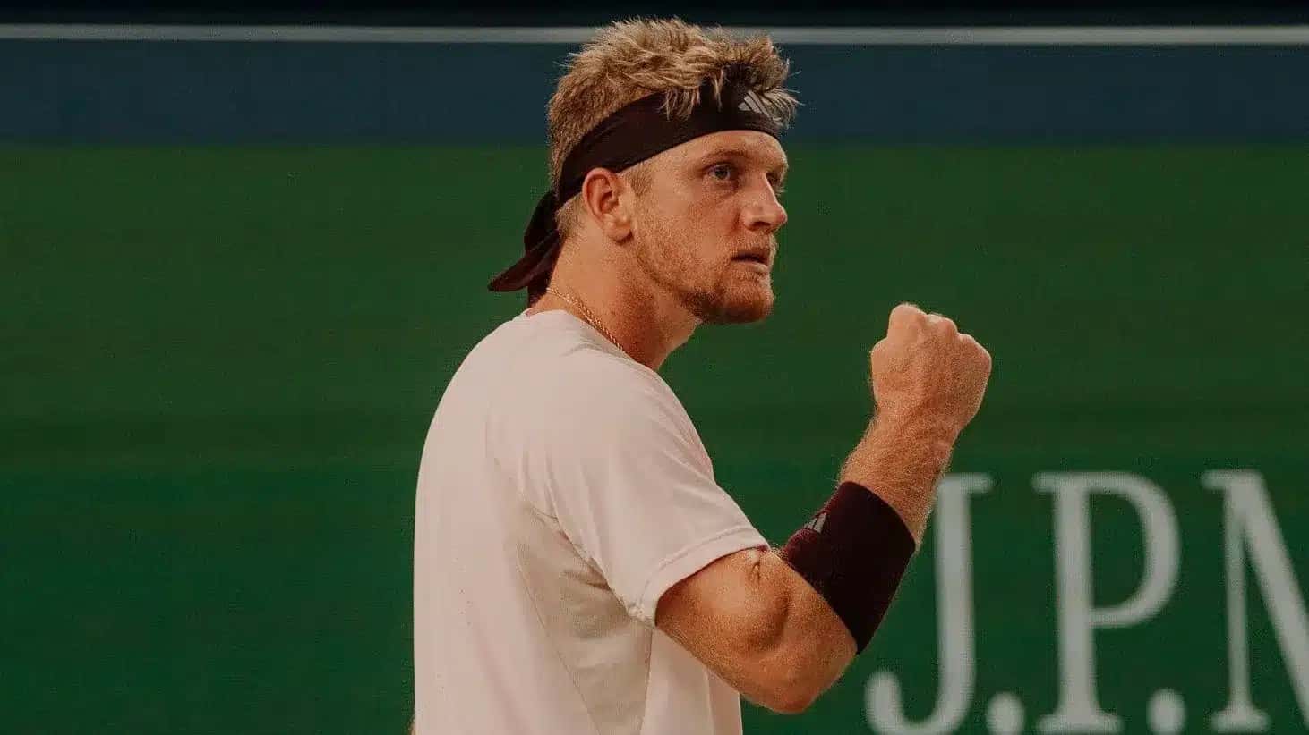 Davidovich Fokina vence Jódar por 1/6, 7/6 e 6/4 e leva o título em Xangai