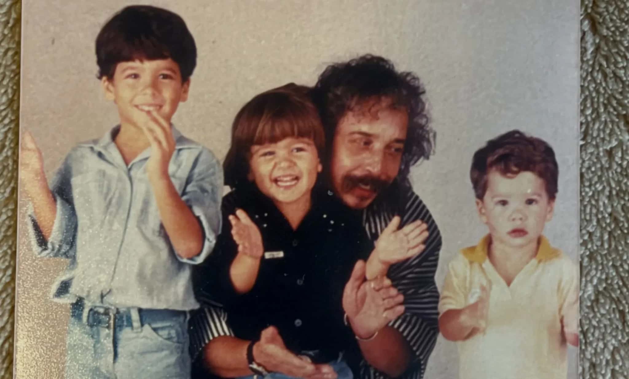 Rodrigo Vellozo resgatou fotos antigas para homenagear o pai, que morreu aos 84 anos por complicações de um câncer na próstata