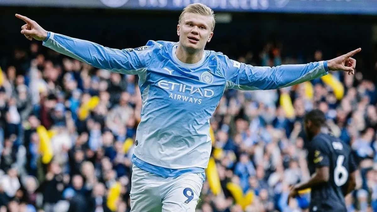 Haaland celebra gol pelo Manchester City.