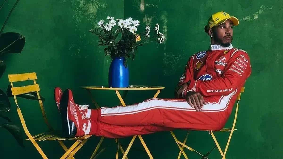 Lewis Hamilton com boné em homenagem ao Brasil