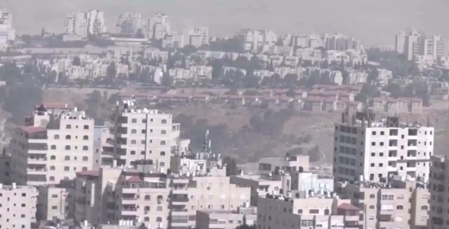 Operações militares israelenses deslocam quase 4 mil pessoas em Hebron, na Cisjordânia, segundo a mídia palestina.