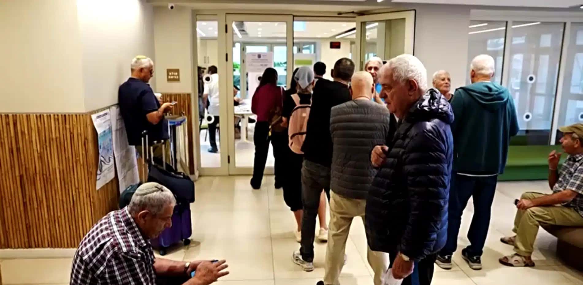 Israelenses votam por um "futuro melhor" com a abertura das urnas em todo o país.