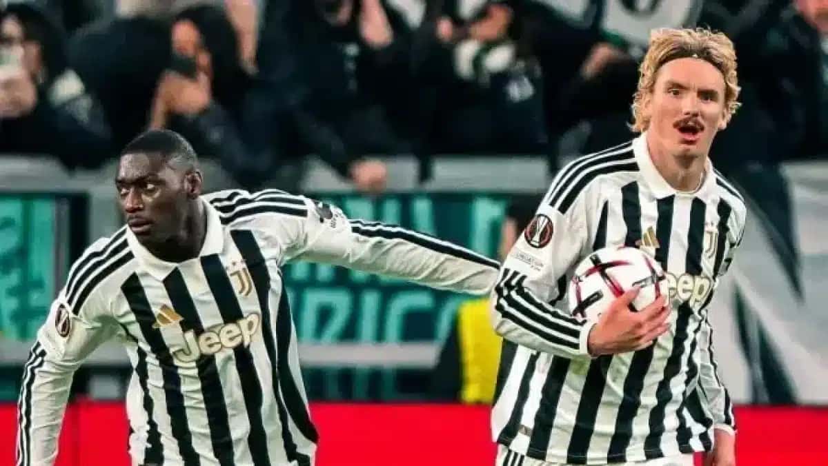 Juventus comemora gol contra o Rennes pela Europa League.