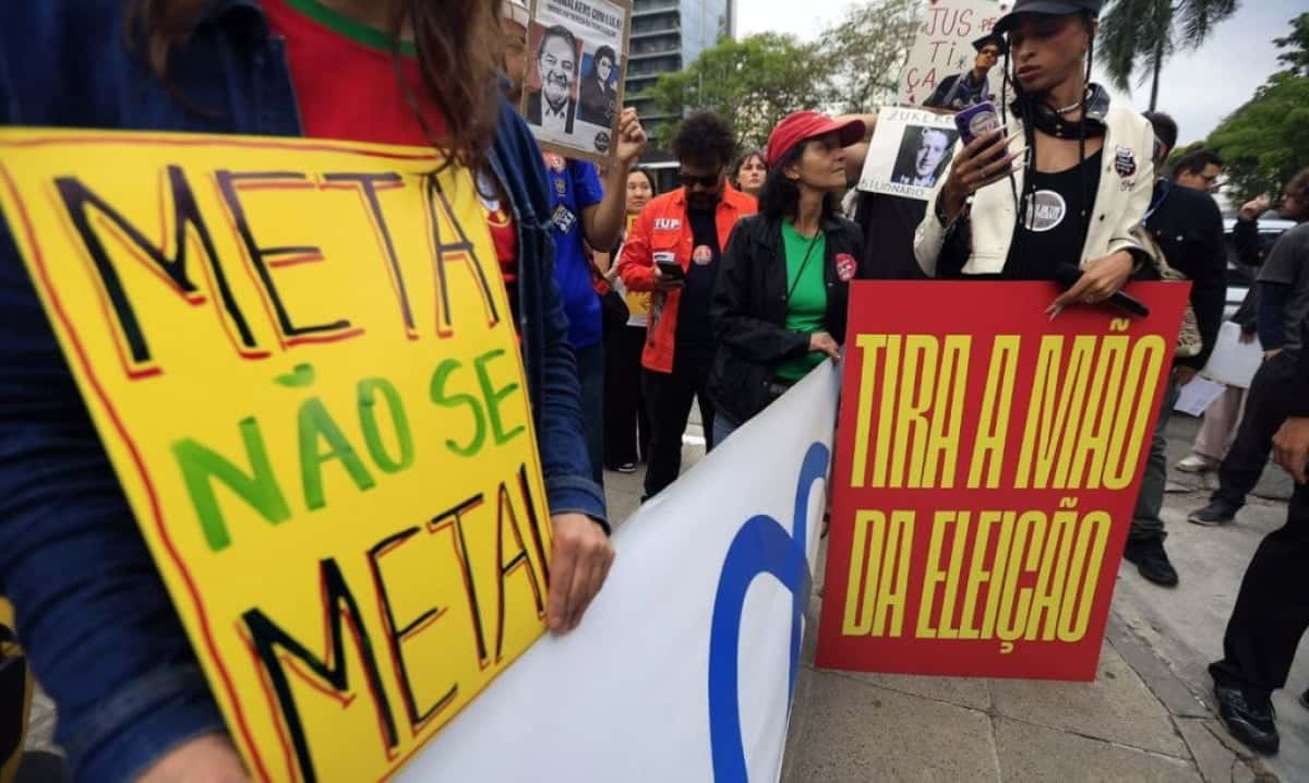 Movimentos sociais realizam protesto em frente à sede da Meta para denunciar o que consideram interferência sistemática da big tech na eleição brasileira | Paulo Pinto / Agencia Brasil