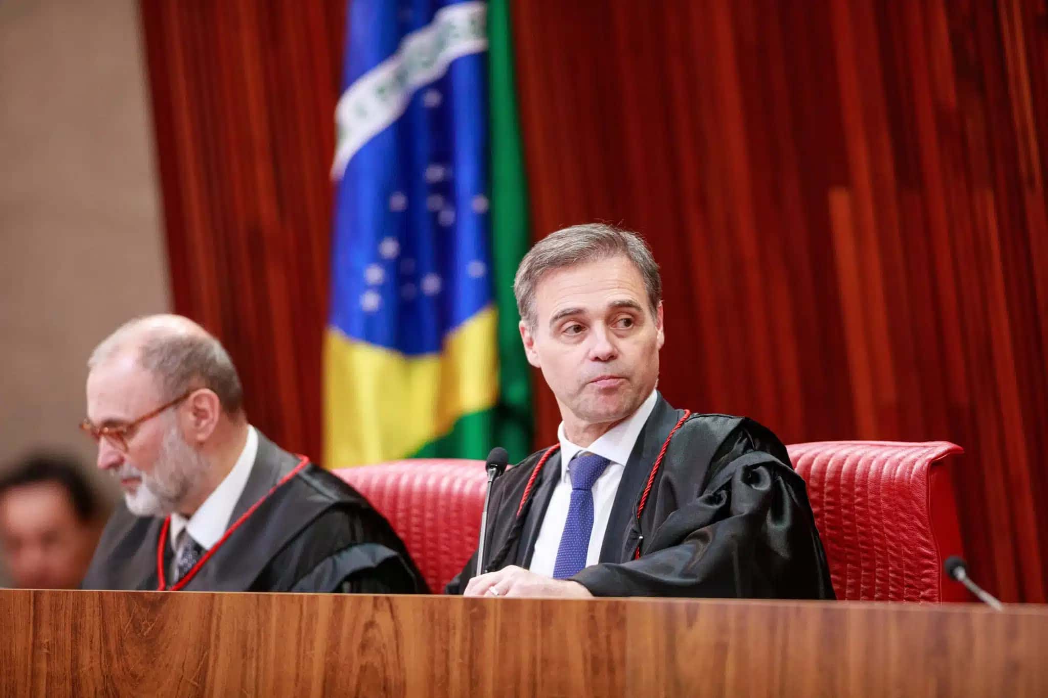 O ministro André Mendonça em sessão do Tribunal Superior Eleitoral.