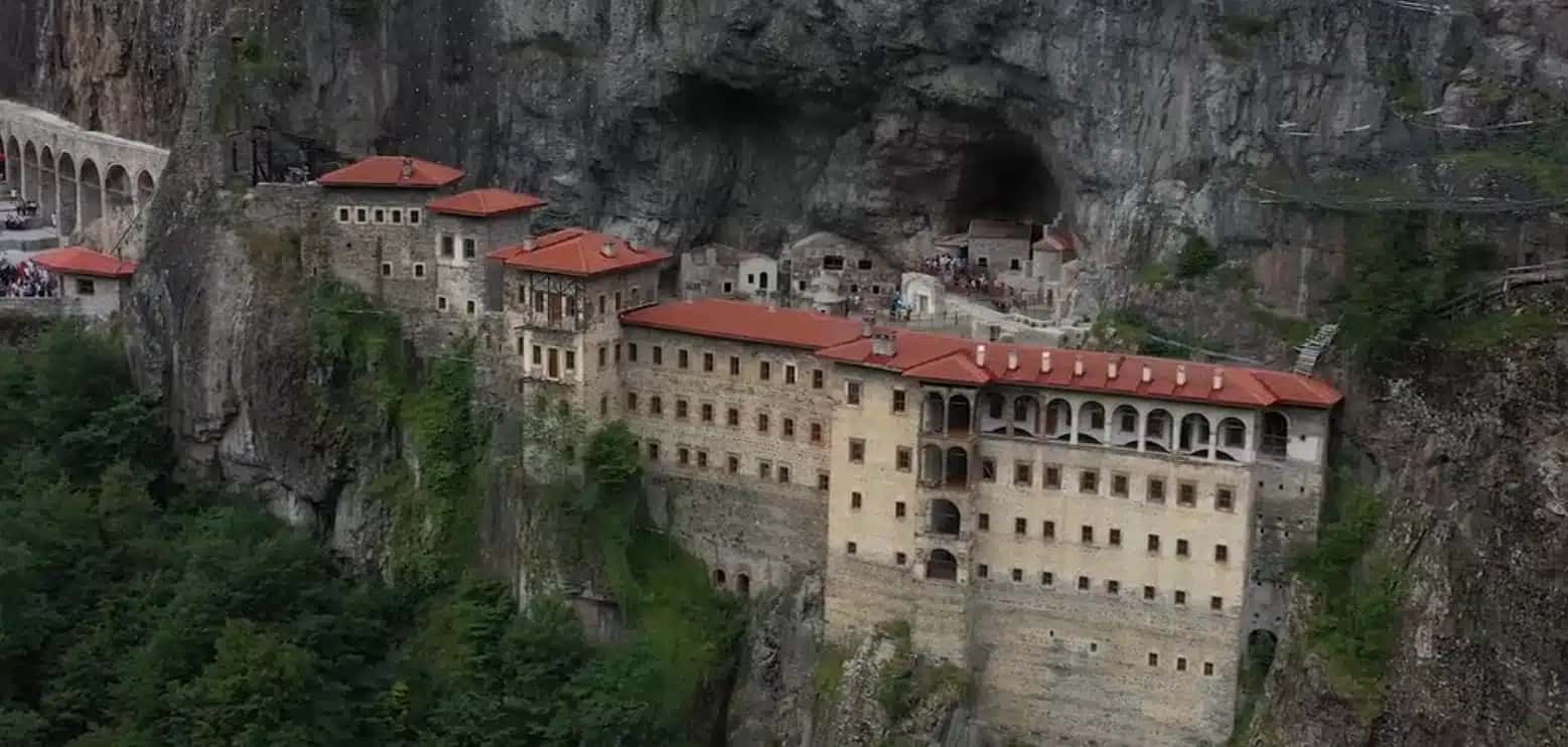 Vista exterior do Mosteiro de Sümela, na Turquia