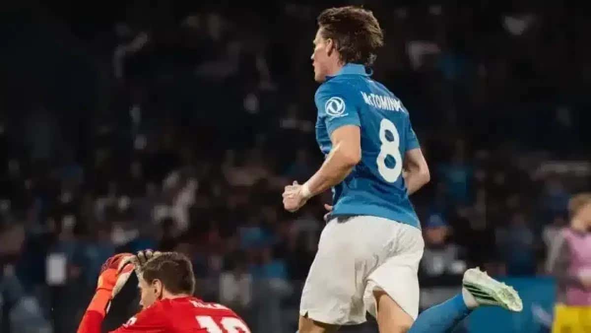 McTominay, do Napoli, celebra gol sobre o Bodo/Glimt na Champions.
