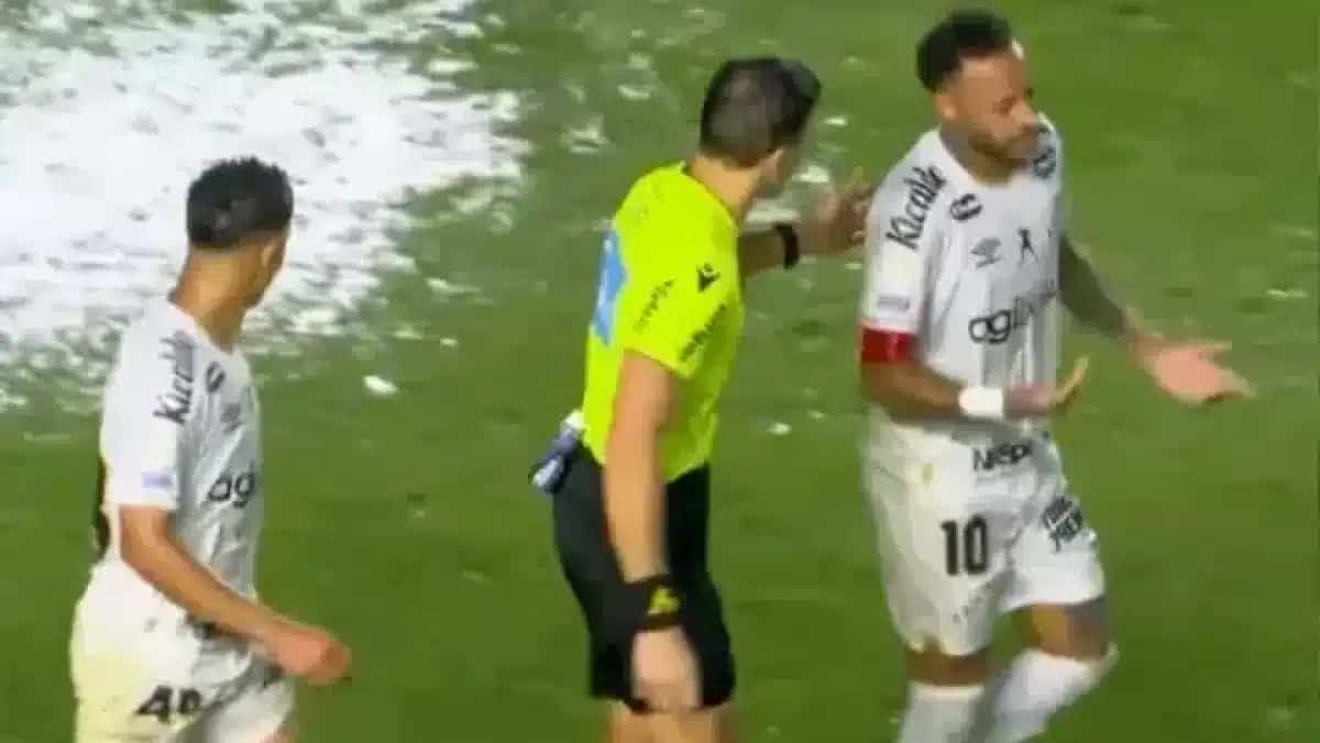 Neymar se envolve em treta durante Santos x Bahia pelo Brasileirão.