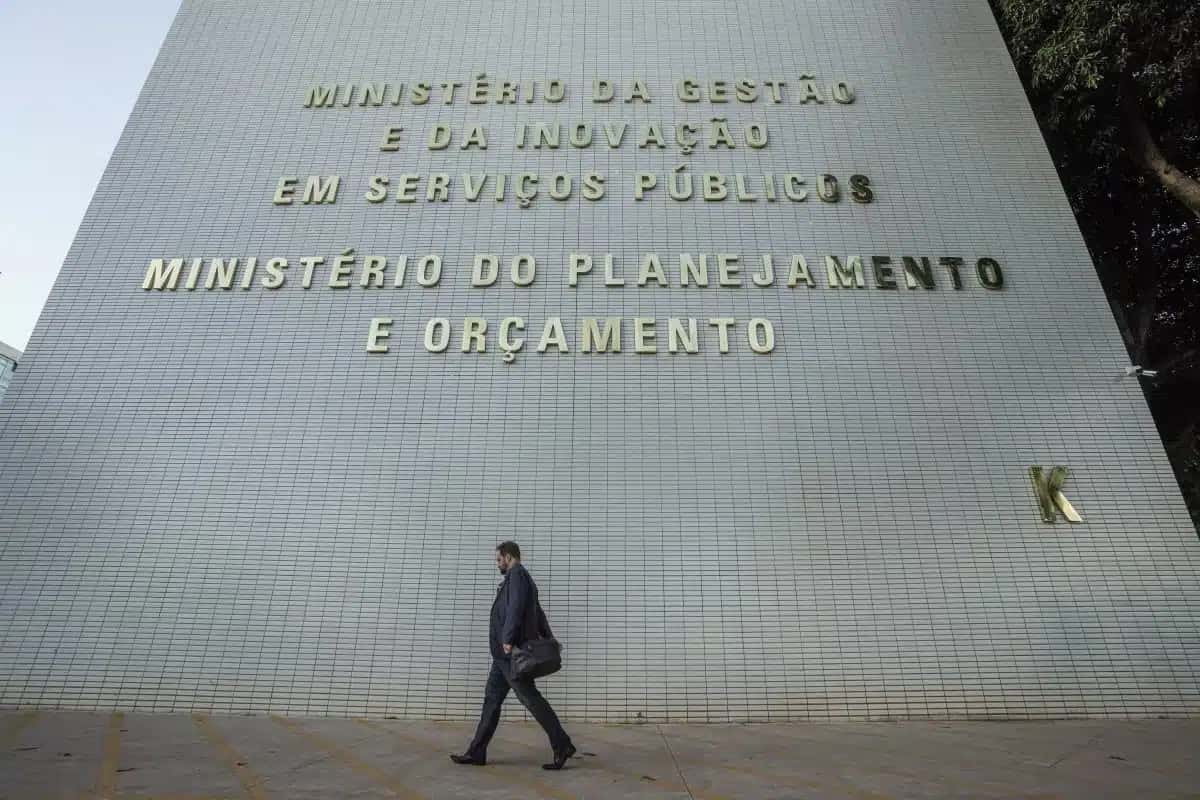 A fachada do prédio do Ministério do Planejamento e Orçamento (MPO), na Esplanada dos Ministérios | Foto: Rafa Neddermeyer/ Agência Brasil