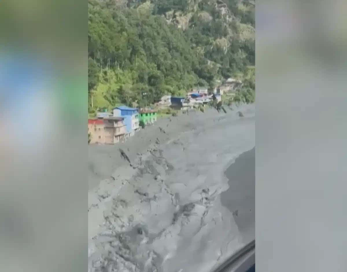 Vídeo da Cruz Vermelha mostra rio revolto enquanto inundações no Nepal deixam mais de 100 trilheiros estrangeiros ilhados