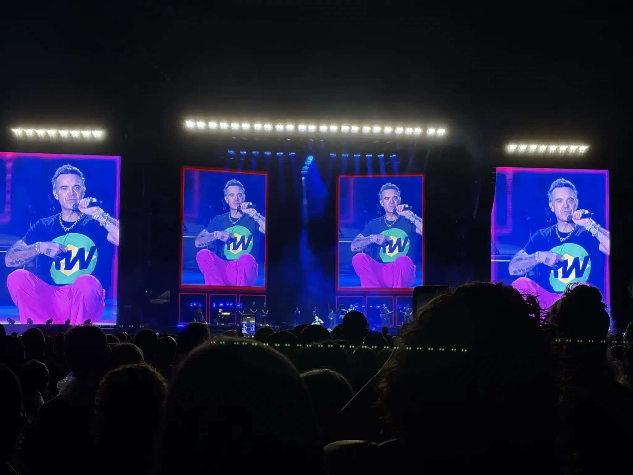 Robbie Williams faz show único no Brasil.